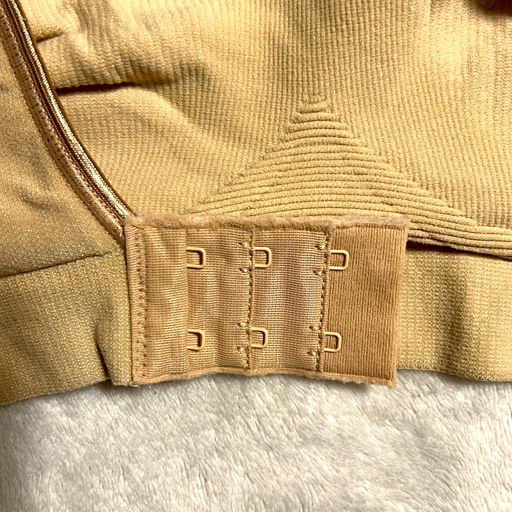 Beige Everyday T-Shirt Bra. Size M. 95%Nylon, 5% Spandex. Very Stretchable. NWOT - Picture 5 of 6